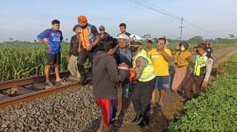 Lagi Jalan-jalan di Rel, Sugiati Disambar Kereta, Sebelum 'Innalillahi' Sempat Dibawa ke RS
