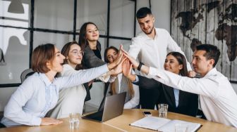 4 Tips Menjaga Hubungan Baik dengan Rekan Kerja, Bersikap Profesional!