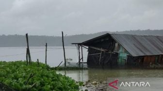 2 Jembatan Gantung Penghubung Desa Kota Batu dengan Desa Pagar Dewa Hancur Diterjang Banjir