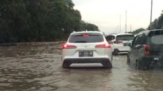 Exit Tol Bitung Belum Bisa Dilalui Kendaraan, Ketinggian Air 1 Meter