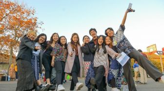 Bangga Banget!  Produk Mahasiswa Indonesia Dipamerkan di Inggris, Respon Warlok Gimana?