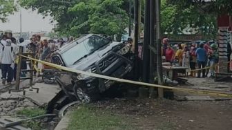 Pajero Tabrak Gerobak Penjual Gorengan di Palembang, Satu Orang Meninggal