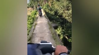 Lihat Jembatan Ekstrem di Sumut Bikin Jantung Copot: Ukuran Sempit, Kanan-Kiri Jurang