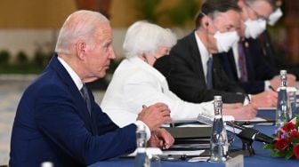 Presiden Amerika Serikat Joe Biden saat menggelar pertemuan dengan Presiden China di sela-sela KTT G20 di Nusa Dua, Bali, Indonesia, Senin (14/11/2022). [SAUL LOEB / AFP]