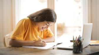 3 Cara untuk Mengingat Tugas Sekolah Lebih Mudah, Buat To do List Segera