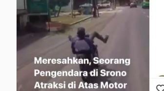 Meresahkan! Pria Wonosobo Banyuwangi Ini Atraksi di Atas Motor Sambil Melaju Kencang