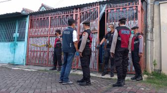 Duga Ada Aktivitas Ritual Terkait Kematian Satu Keluarga di Kalideres, Polisi: Ditemukan Buku Mantra dan Kemenyan