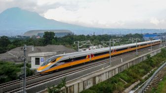 Jokowi dan Xi Jinping Saksikan Uji Coba Operasional Kereta Cepat Jakarta - Bandung