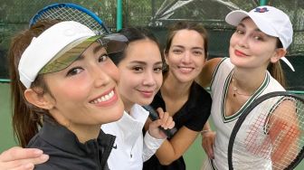 Ayu Dewi Pamer Main Tenis Bareng Geng Sultan, Warganet: Begini Saingannya Denise Cadel?