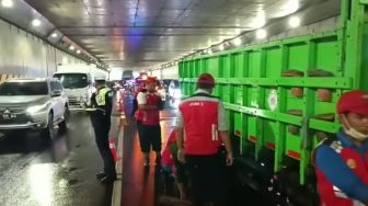 Ada Truk Mogok Di Tol JORR Arah Kampung Rambutan Pagi Ini, Lalin Macet