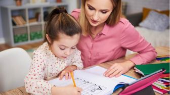 5 Tips Jaga Kenyamanan Belajar Anak, Bisa Bikin Fokus dan Mudah Paham Lho!