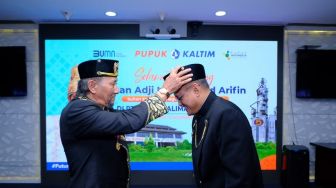 Kunjungi Pupuk Kaltim, Sultan Kutai Kartanegara Anugerahi Rahmad Pribadi Gelar Raden Mas Pranata