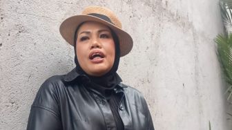 Suami Elly Sugigi Direbut Orang Ketiga, Tapi yang Merebut Laki-Laki