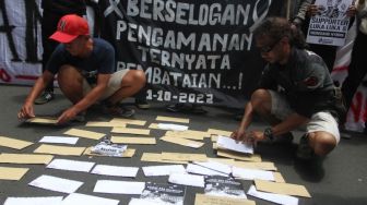 Aremania Kirim 500 Surat ke Presiden Jokowi
