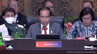 Manisnya Momen Sri Mulyani Peluk Retno Marsudi saat Penutupan KTT G20, '2 Srikandi Hebat!'