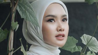 Copot Jilbab, Cita Citata Balas Kritik Warganet: Saya Nggak Hijrah