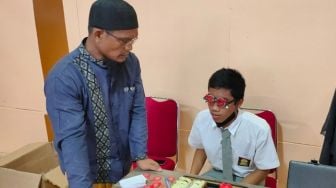 Inalum Sosialisasi Kesehatan Mata dan Bagikan Kacamata Gratis di Sembilan Sekolah