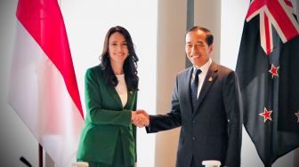 Bertemu dengan PM Selandia Baru, Jokowi Ajak Pebisnis Investasi Pengembangan Energi Panas Bumi di Indonesia