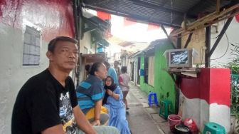 Getir Warga Bukit Duri Rebutan Nonton TV di Pos Kamling Gegara STB Mahal: Ibu Pengen Sinetron, Anak Maunya Kartun