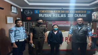 Palsukan Identitas Paspor, WN Malaysia Dijebloskan Ke Rutan Dumai Riau