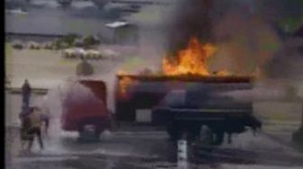 Truk BBM Terbakar di Tol Cengkareng
