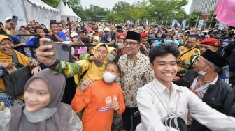 Ridwan Kamil Bikin Heboh Muktamar ke-48 Muhammadiyah di Solo, Jadi Buruan Foto Emak-emak