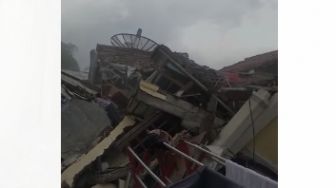 Detik-Detik Evakuasi Wanita dan Balita di Reruntuhan Rumah Pasca Gempa Cianjur Bikin Merinding Bulu Kuduk