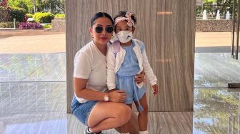 Belum 100%, Mutia Ayu Mulai Mengungkap Wajah Putrinya di Media Sosial