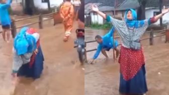 Layaknya Pawang Hujan, Wanita Paruh Baya Ini Pukul Air Banjir Pakai Tasbih: Surut-Surut