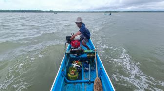 BBM Subsidi Naik, 1.921 Nelayan di Cilacap 'Ketiban Berkah' Dapat Bantuan Mesin Perahu Berbahan Bakar Gas 3 Kilogram