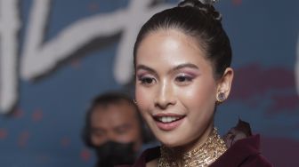 Maudy Ayunda saat menghadiri Festival Film Indonesia 2022 di Jakarta, Selasa (22/11). [Suara.com/Oke Atmaja]