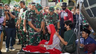Jenderal Dudung Abdurachman Tinjau Lokasi Gempa Cianjur dan Beri Santunan