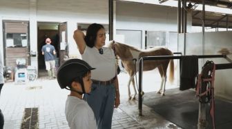 Ngaku Bangkrut Tak Bisa Bayar KPR Tapi Jessica Iskandar Ajak Anak Olahraga Mahal