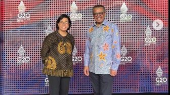 Sepatu Zaman Sekolah Menkeu Sri Mulyani Bikin Netizen Salfok, Produk Asing?