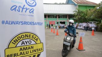 Lewat Estafet Peduli Bumi di Makassar, Asuransi Astra Bagikan Edukasi Safety Riding