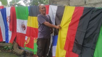 17 Tahun Jualan Bendera Piala Dunia di Bali, Pak Jebrag Merasa Sekarang Ada yang Beda