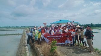 Relawan Orang Muda Ganjar Berikan Bantuan Alat Pertanian ke Kelompok Tani di Batubara