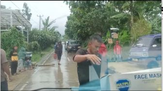 Hendak Kirim Bantuan untuk Korban Gempa Cianjur, Mobil Relawan Ini Malah Dicegat OTK Diminta Turunkan Bantuannya