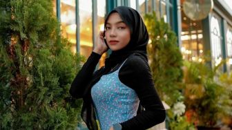 Sering Tampil Seksi dan Menggoda, Oklin Senang Jadi Fantasi Liar Lelaki