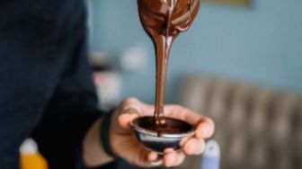 Cara Membuat Cokelat Ganache yang Berkilau, Pakai Whipping Cream