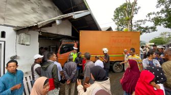 Truk Cargo Tabrak Rumah Warga hingga Hancur di Limapuluh Kota, 1 Orang Tewas
