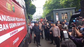 Polda Metro Jaya Kirim Bantuan 48 Truk Berisi Sembako hingga Perlengkapan Ibadah ke Cianjur