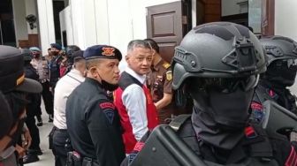 Hendra Kurniawan Ngaku Hanya Ikuti Perintah Ferdy Sambo, Minta Dibebaskan dari Hukuman