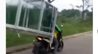 Di Luar Nalar, Driver Ojol Ini Bawa Orderan Tak Biasa