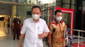 Hindari Wartawan, Sarimuda Tersangka Korupsi Malah Salah Jalan Keluar: Salah Pak, Salah!