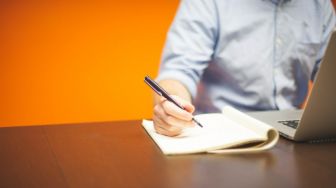 5 Tips Mudah agar Lebih Lancar dalam Menulis, Sayang untuk Dilewatkan!