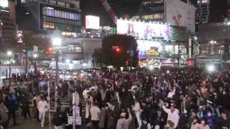 Keren, Suporter Jepang Selebrasi di Shibuya Crossing, Tapi Tetap Taat Aturan Lho!