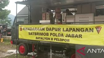Brimob Terjunkan 6 Unit Ranpurlap, Food Truck Penyedia 18 Ribu Porsi  Makanan untuk Pengungsi Gempa Cianjur