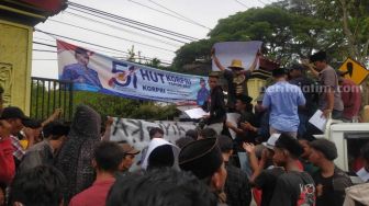 Demo Para Petani Bangkalan Gara-gara Pupuk Mulai Mengalami Kelangkaan