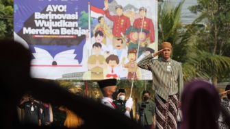 Masalah Kesejahterakan Guru Honorer, Ganjar ke Kepala Daerah: Tolong, Minimal Menerima Gaji Sesuai UMK